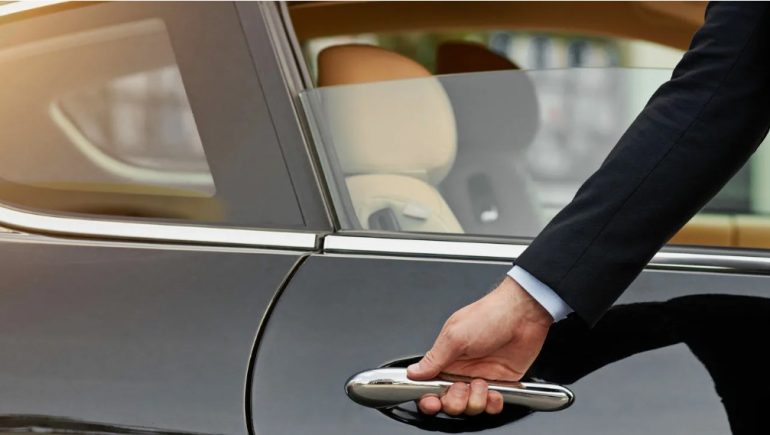 Экономия и удобство: почему аренда авто с водителем становится трендом