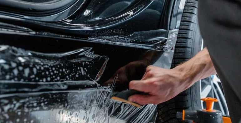 Преимущества оклейки антигравийной пленкой для защиты автомобиля