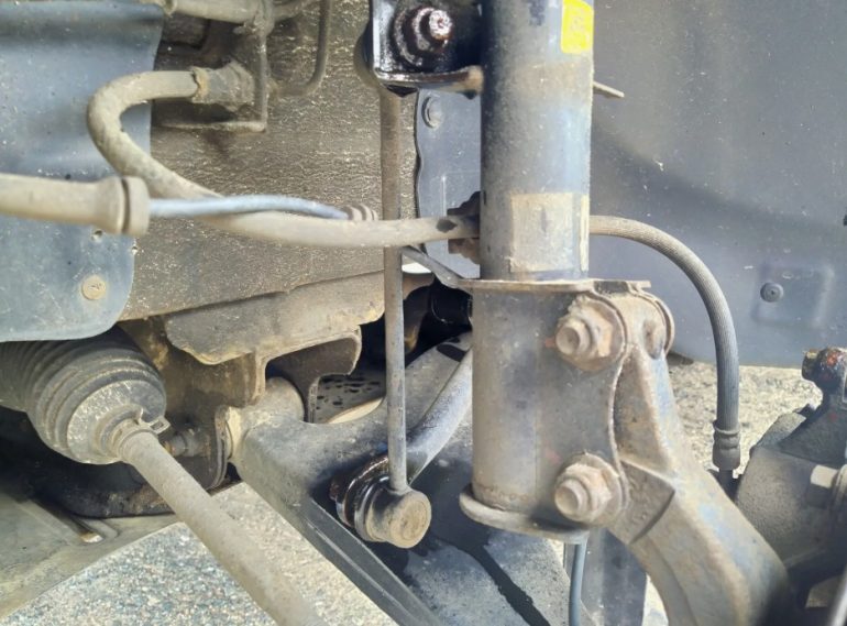 Борьба с вечным стуком Lifan X60: Диагностика и замена стоек стабилизатора